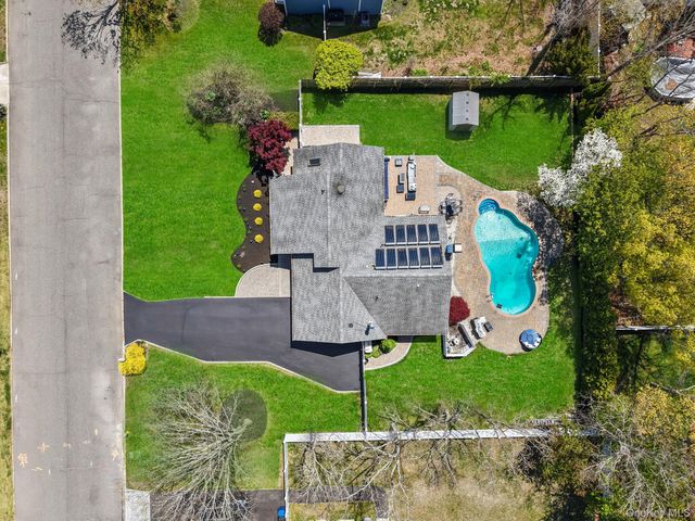 24 Gabon Lane, Coram, NY 11727