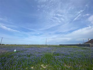 360 Meadow Valley LOOP, Jarrell, TX 76537