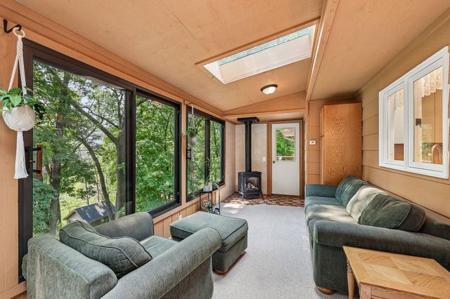 6360 Forest Circle, Chanhassen, MN 55331