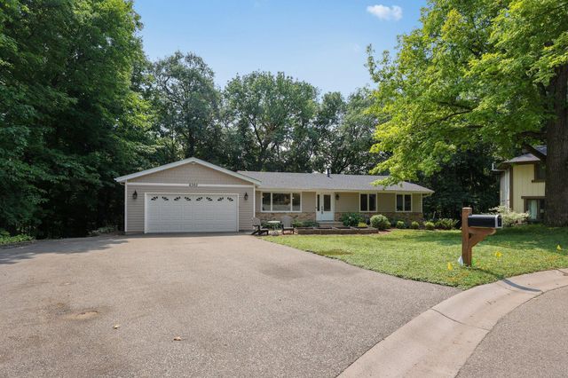 6360 Forest Circle, Chanhassen, MN 55331