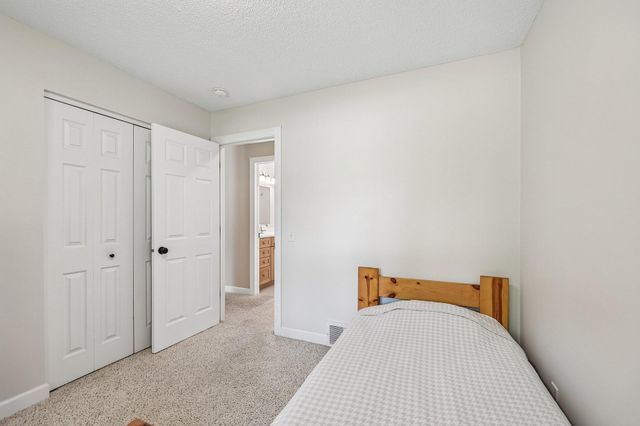 6360 Forest Circle, Chanhassen, MN 55331