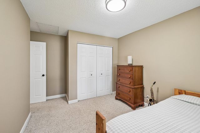 6360 Forest Circle, Chanhassen, MN 55331
