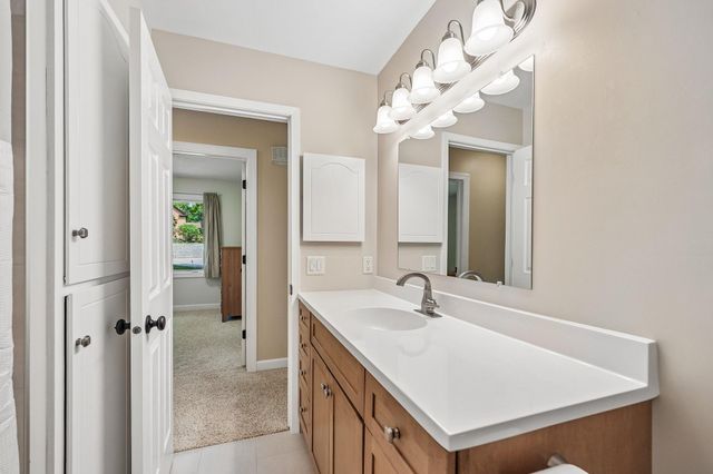 6360 Forest Circle, Chanhassen, MN 55331