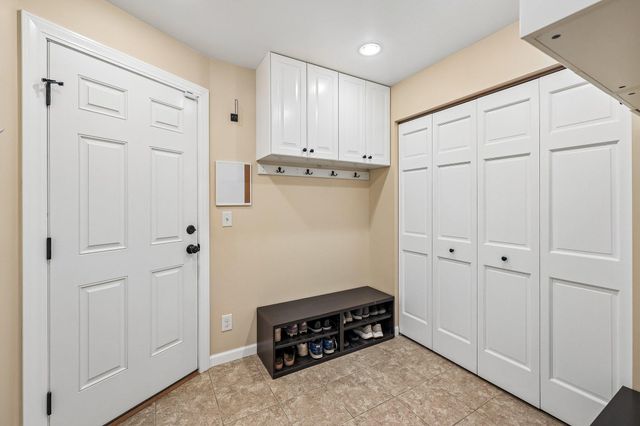 6360 Forest Circle, Chanhassen, MN 55331