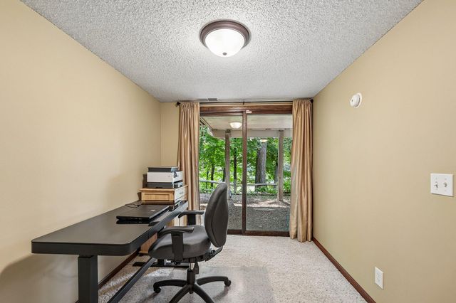 6360 Forest Circle, Chanhassen, MN 55331