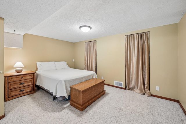 6360 Forest Circle, Chanhassen, MN 55331
