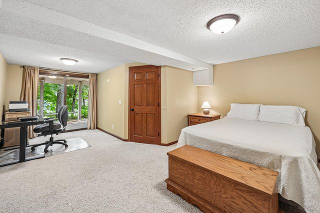 6360 Forest Circle, Chanhassen, MN 55331
