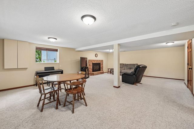 6360 Forest Circle, Chanhassen, MN 55331