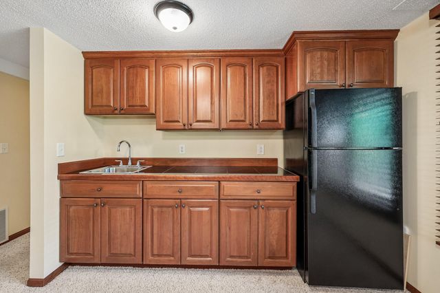 6360 Forest Circle, Chanhassen, MN 55331