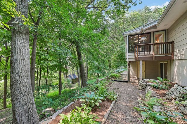 6360 Forest Circle, Chanhassen, MN 55331