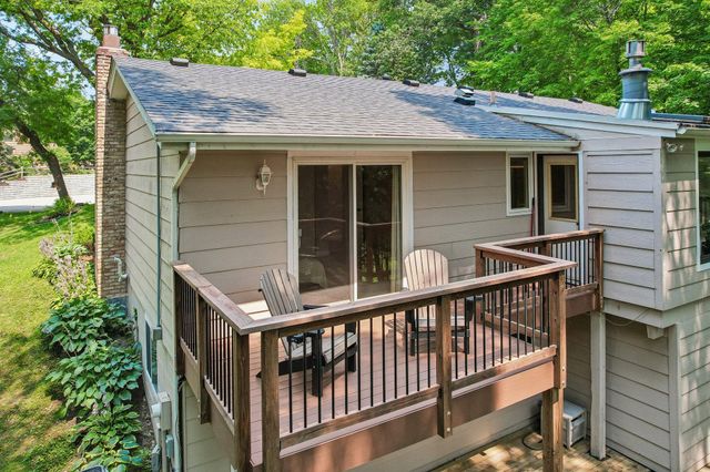 6360 Forest Circle, Chanhassen, MN 55331