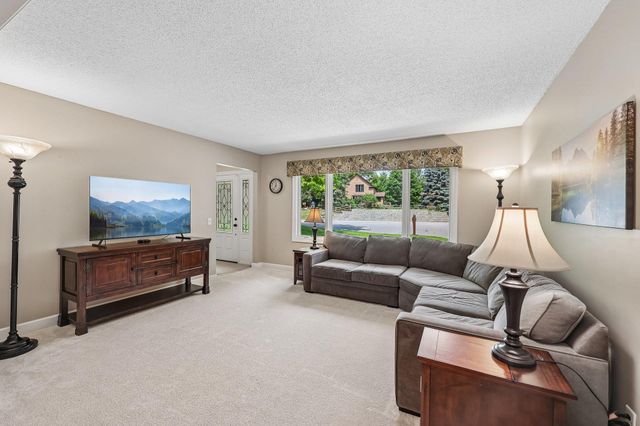 6360 Forest Circle, Chanhassen, MN 55331