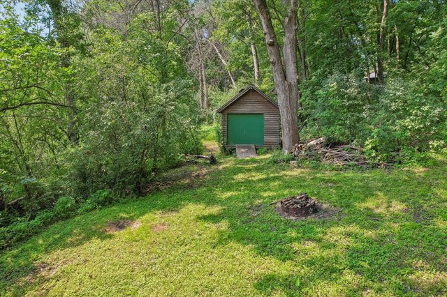 6360 Forest Circle, Chanhassen, MN 55331