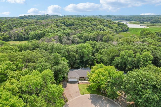 6360 Forest Circle, Chanhassen, MN 55331