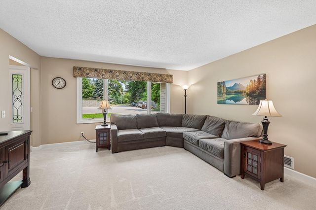6360 Forest Circle, Chanhassen, MN 55331