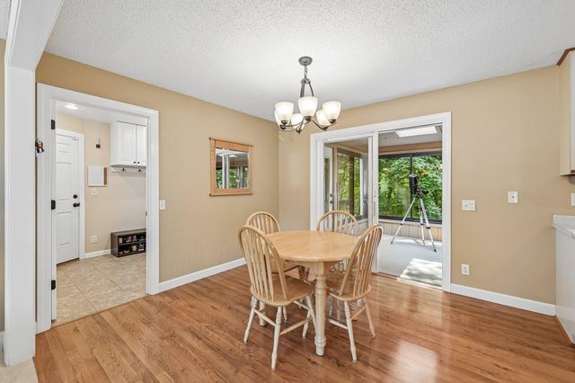 6360 Forest Circle, Chanhassen, MN 55331