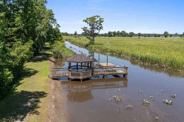 15 Cherbourg Pl, Pawleys Island, SC 29585
