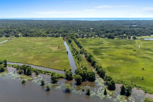 15 Cherbourg Pl, Pawleys Island, SC 29585