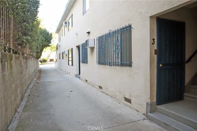 11100 Camarillo Street, West Toluca Lake, CA 91602