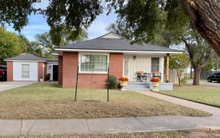 1121 Oak Avenue, Dalhart, TX 79022