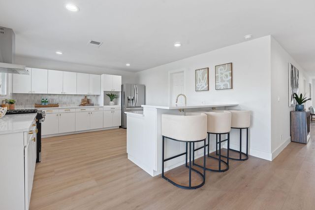 1325 Likeness RD, Spicewood, TX 78669