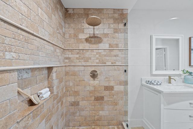 1325 Likeness RD, Spicewood, TX 78669