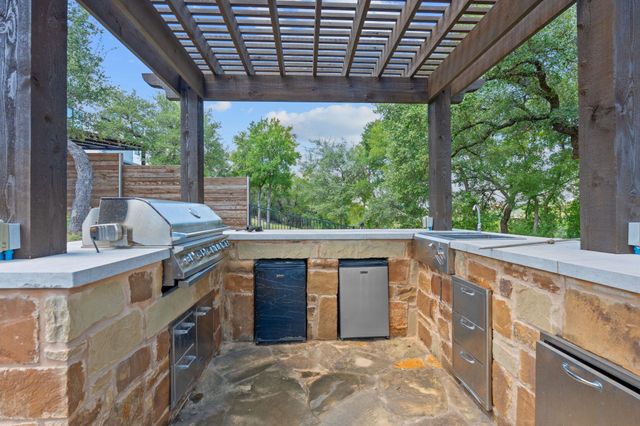 1325 Likeness RD, Spicewood, TX 78669