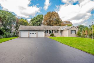 175 Briar Wood Lane, Greece, NY 14626