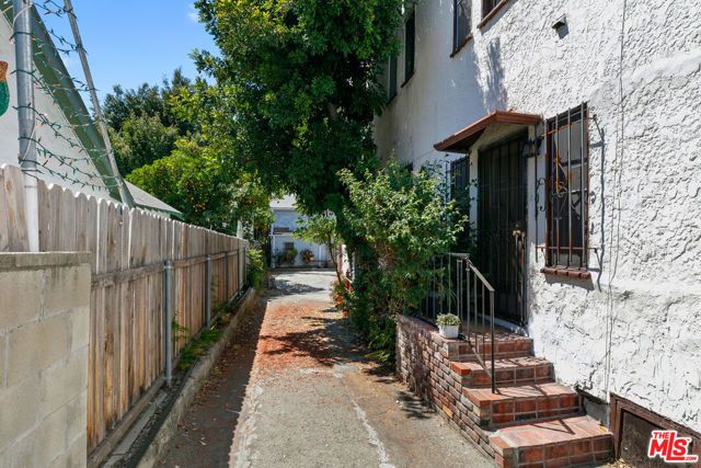 906 Manzanita Street, Los Angeles, CA 90029