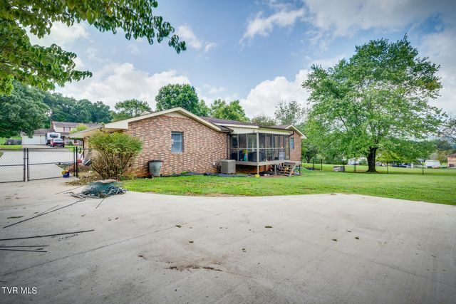 721 South Sherbrooke Circle, Mount Carmel, TN 37645