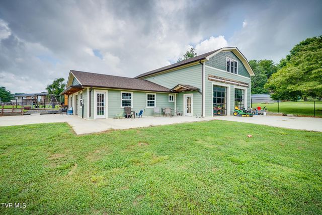 721 South Sherbrooke Circle, Mount Carmel, TN 37645