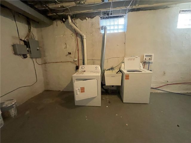 1104 Brabec St, Troy Hill, PA 15212