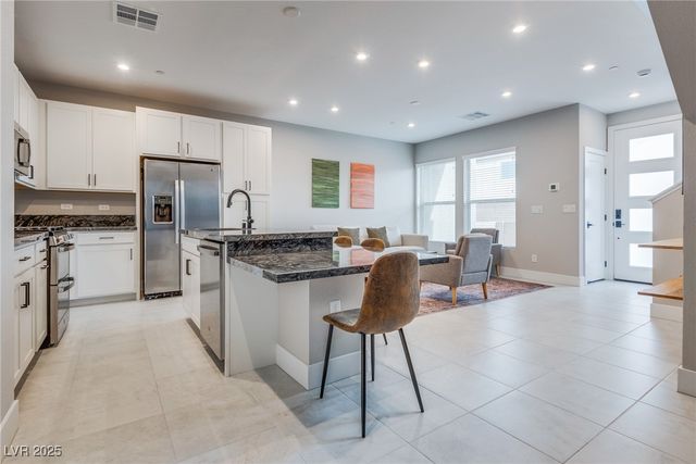 9812 Kings Glen Street, Las Vegas, NV 89141