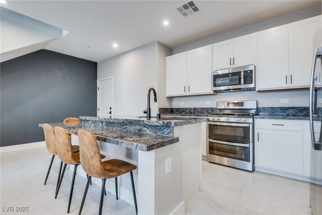 9812 Kings Glen Street, Las Vegas, NV 89141