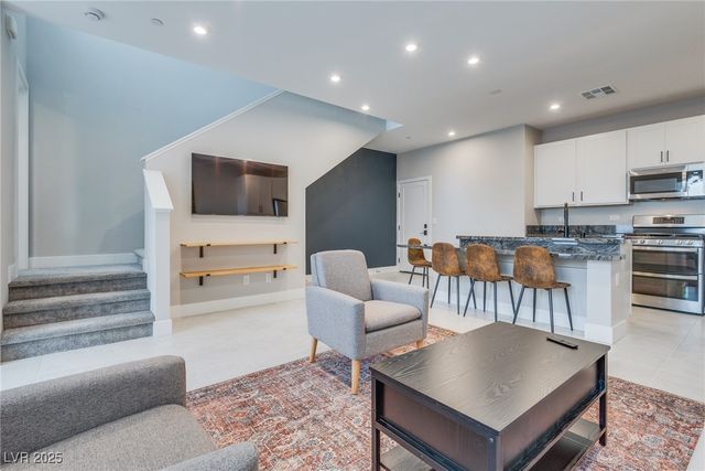 9812 Kings Glen Street, Las Vegas, NV 89141