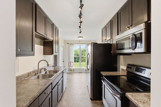 9060 Old Nashville Rd, Bon Aqua, TN 37025