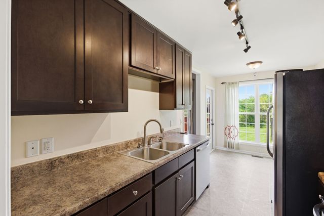 9060 Old Nashville Rd, Bon Aqua, TN 37025