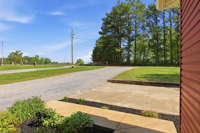 9060 Old Nashville Rd, Bon Aqua, TN 37025