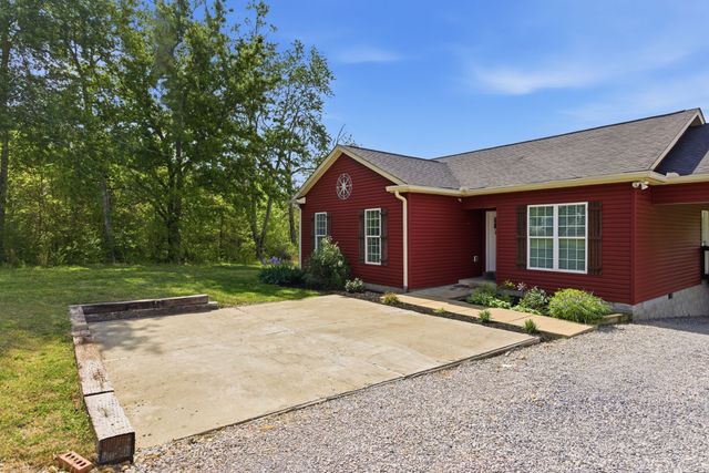 9060 Old Nashville Rd, Bon Aqua, TN 37025