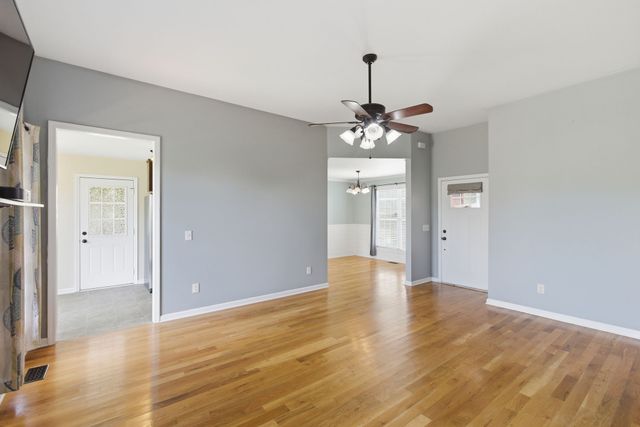 9060 Old Nashville Rd, Bon Aqua, TN 37025