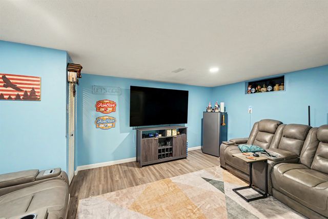 410 Maple Ave, Salina, KS 67401