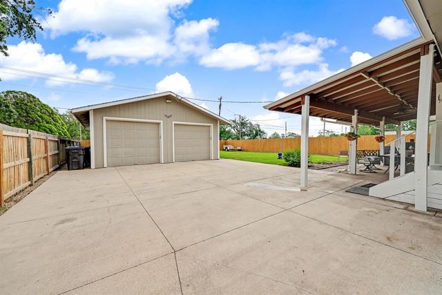 410 Maple Ave, Salina, KS 67401