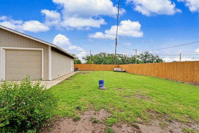 410 Maple Ave, Salina, KS 67401