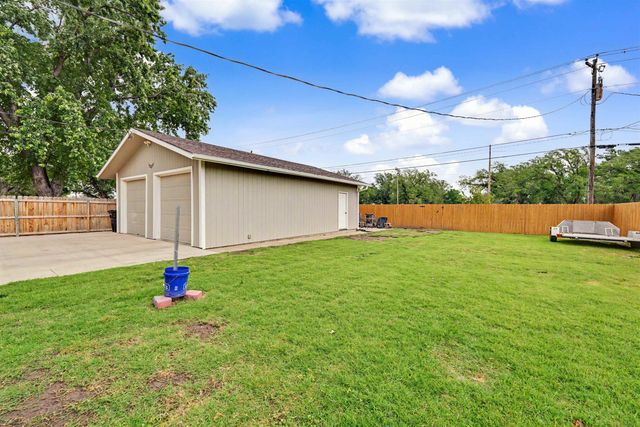 410 Maple Ave, Salina, KS 67401