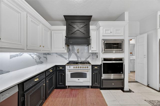 25 Glen Loch Court, Sugar Land, TX 77479