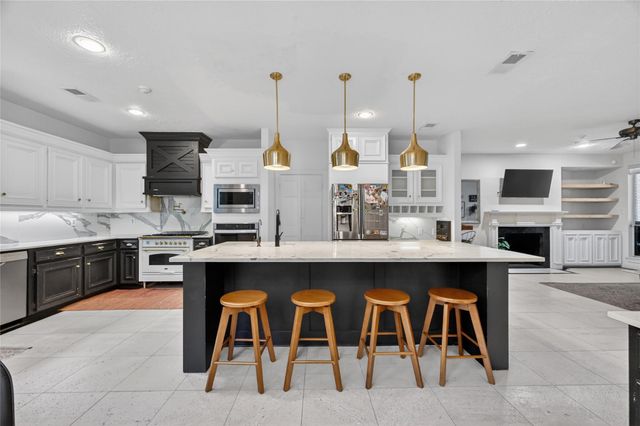 25 Glen Loch Court, Sugar Land, TX 77479