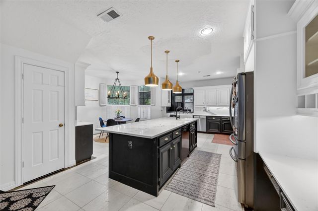 25 Glen Loch Court, Sugar Land, TX 77479