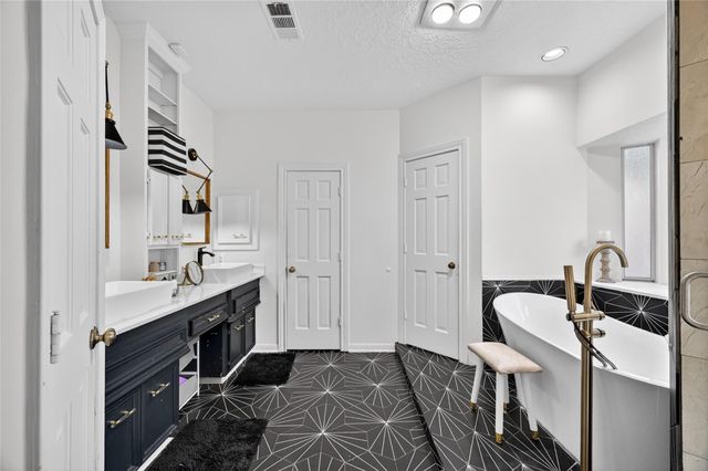 25 Glen Loch Court, Sugar Land, TX 77479