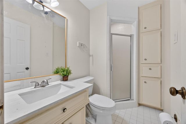 25 Glen Loch Court, Sugar Land, TX 77479