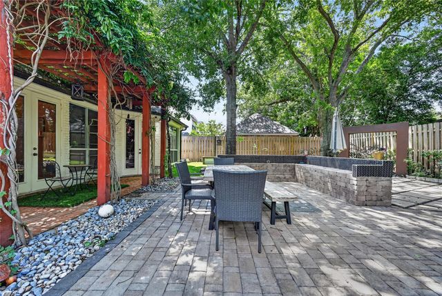 25 Glen Loch Court, Sugar Land, TX 77479